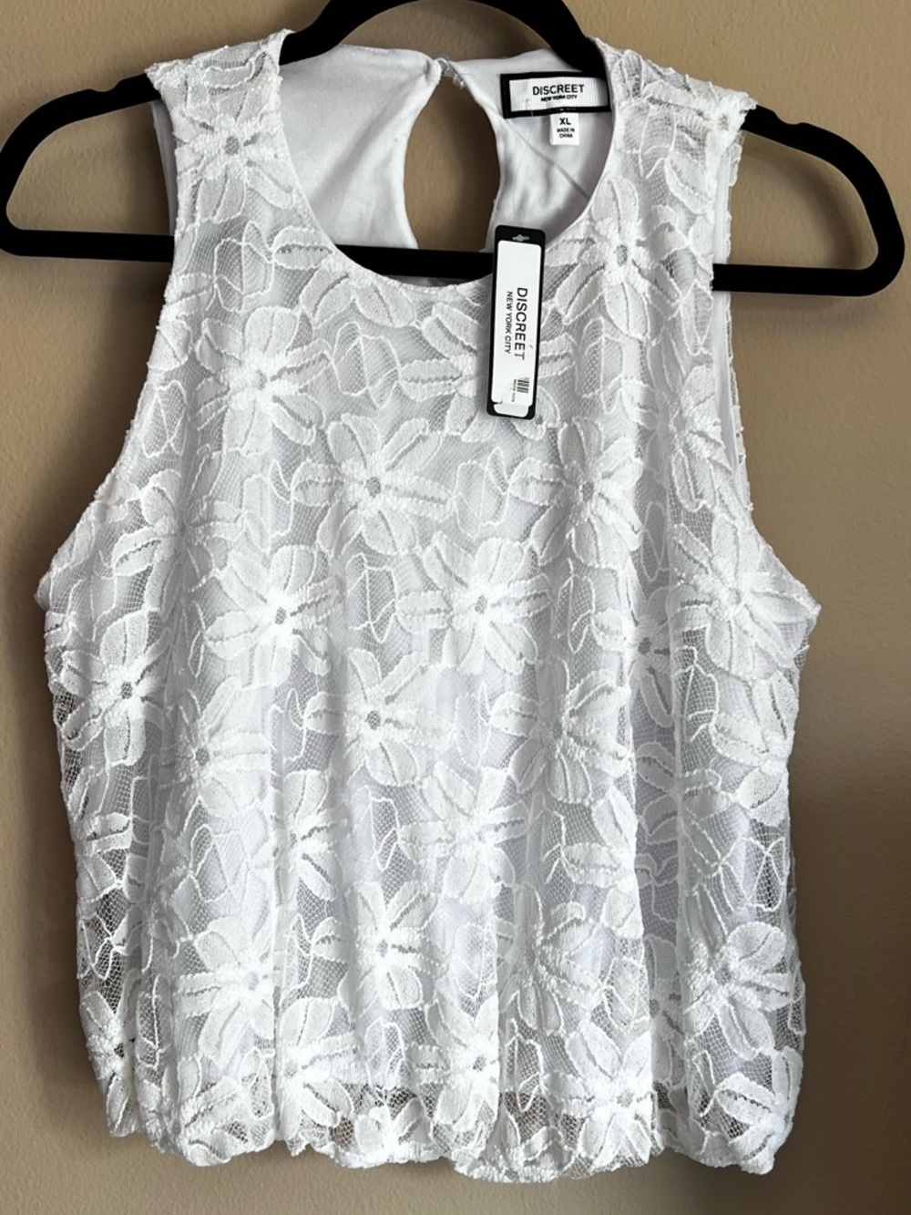 Discreet White Floral Lace Sleeveless Top Size XL